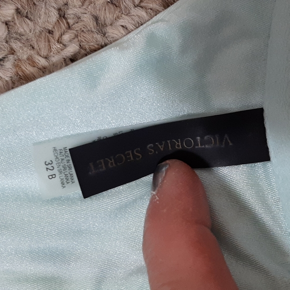 Victorias secret bikini, underwire top, small bikini bottoms, top is size 32B, - Picture 4 of 5